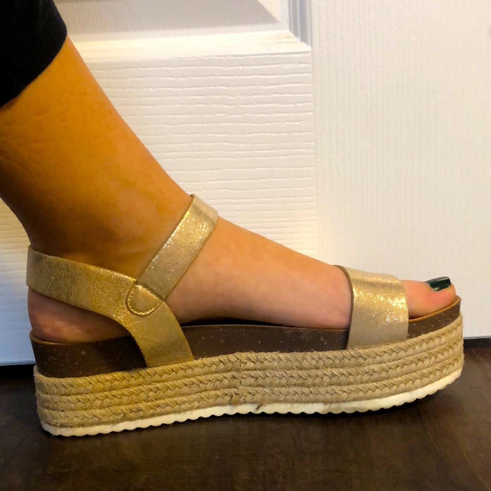Platform Sandals Gold Details